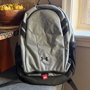 🆕Under Armour Men's Backpack in Gray and Black🌄